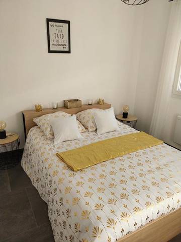 Cottage pour 2 personnes, avec jardin et terrasse ainsi que vue et piscine, animaux acceptés à Abeilhan