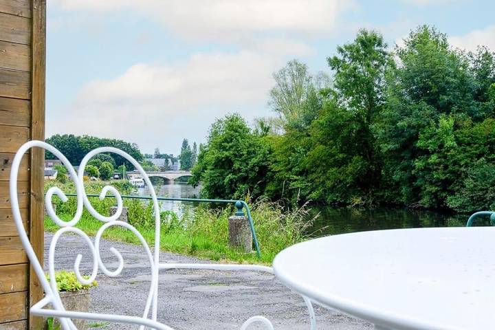 Gîte pour 2 personnes, avec terrasse ainsi que vue et vue sur le lac à Malestroit