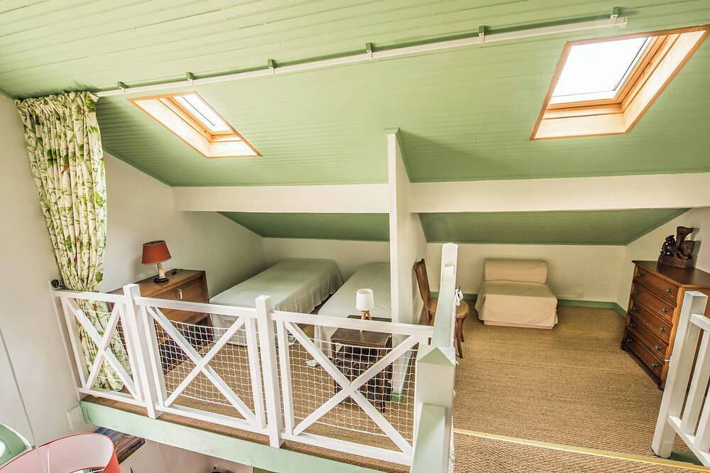 Appartement entier, Sur la plage de Pontaillac duplex de charme 62 m², accès piscine. in Pontaillac, Vaux-sur-Mer