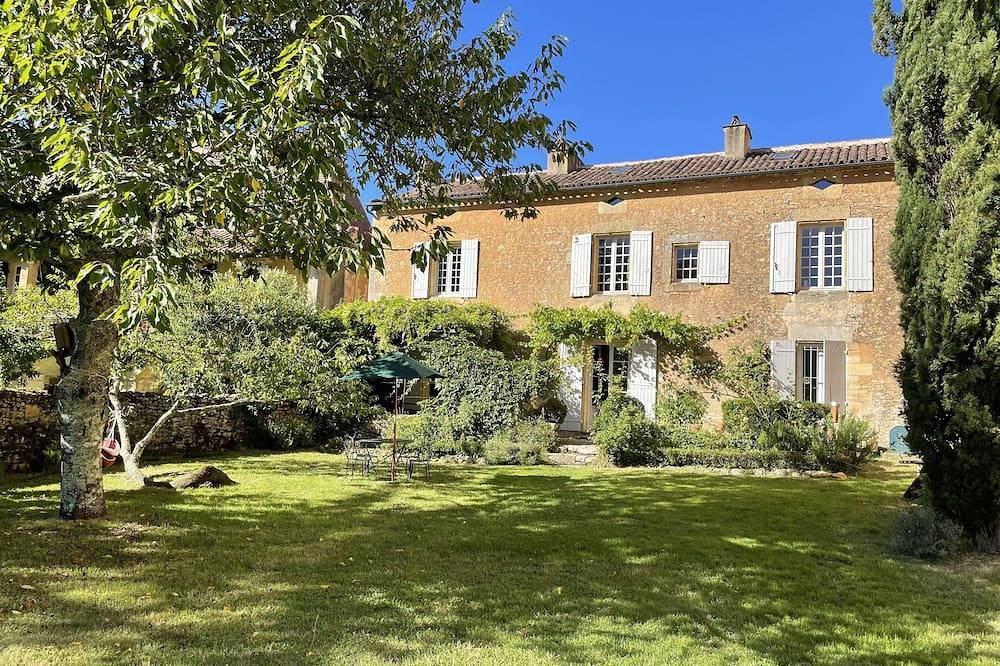 Maison de famille dans un village avec piscine en Périgord, 12 personnes in Sainte-Alvère, Périgord Pourpre