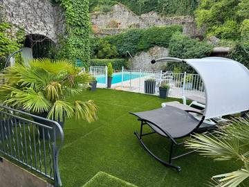 Hôtel pour 3 personnes, avec piscine et jardin, animaux acceptés à Meyrueis