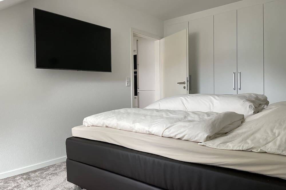 Ganze Wohnung, Luxuriöse Ferienwohnung (55 qm) mit Südbalkon und Bio-Ethanol-Wandkamin in Bad Alexandersbad, Landkreis Wunsiedel im Fichtelgebirge