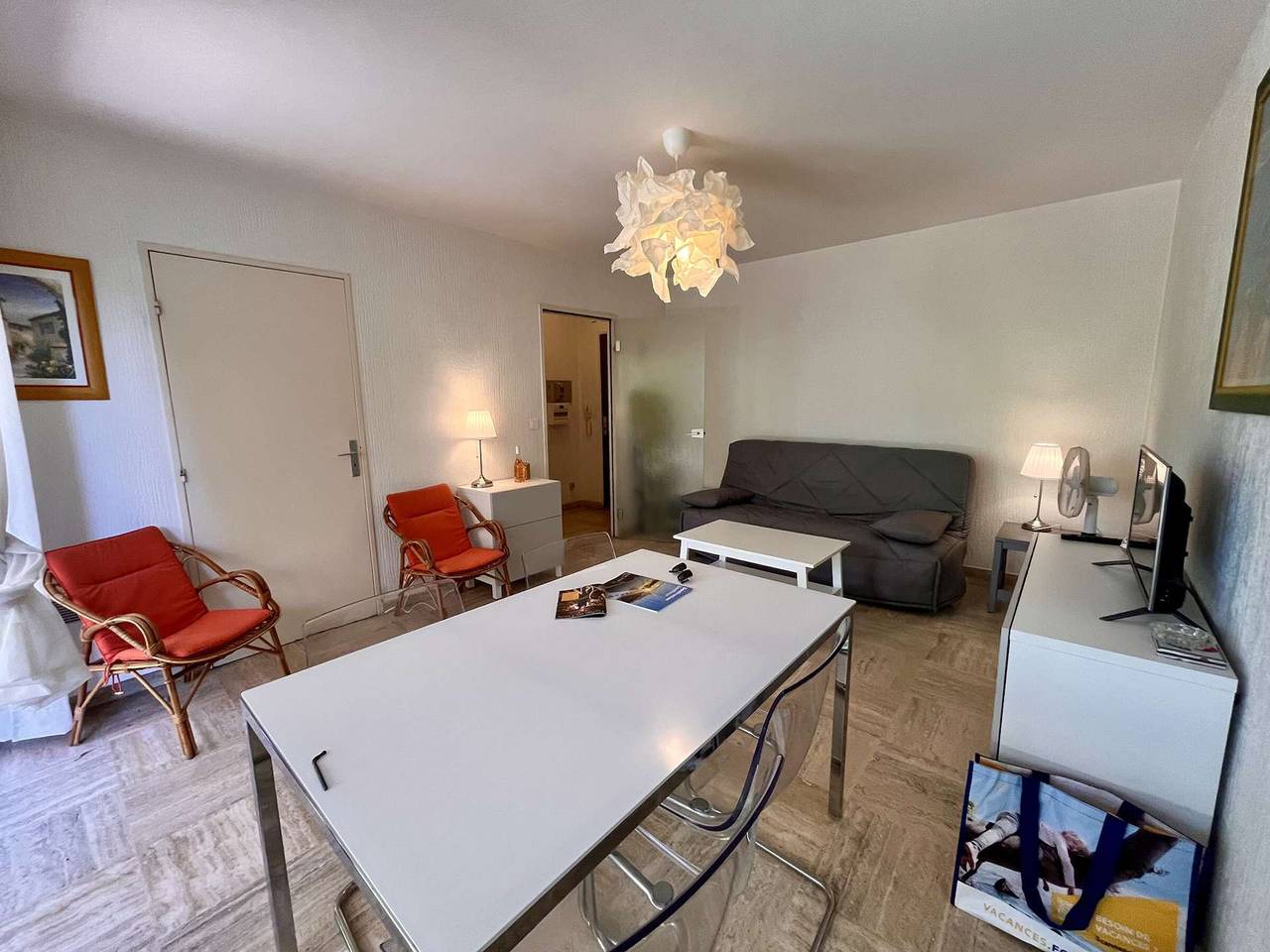 Appartement entier, Appartement 2 pièces avec jardin à 50m de la plage - 4 couchages, parking privé, terrasse in Cavalaire-sur-Mer, Parc national de Port-Cros