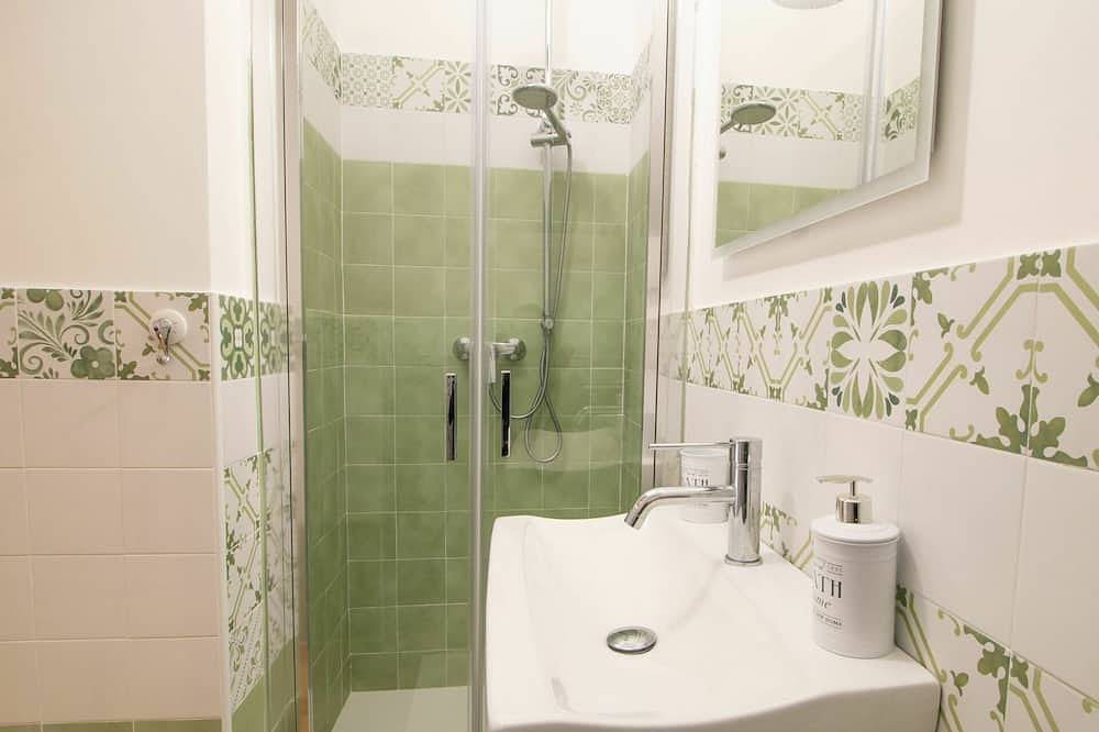 Entire apartment, Nice apartment for 2 people with A/C, Tv and pets allowed in Bolsena, Lake Bolsena