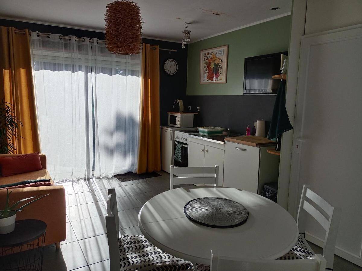 Appartement entier, One-Bedroom Apartment in Liévin, Région de Lens