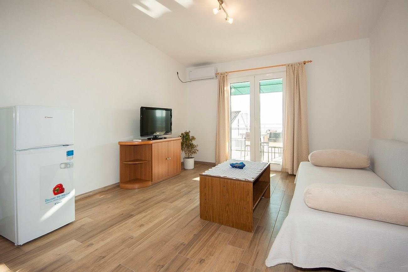 Entire apartment, One bedroom apartment with terrace and sea view Grebaštica, Šibenik A-13978-a in Grebastica, Šibenik-Knin
