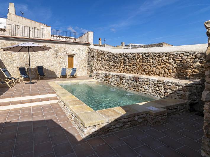 Casa rural para 16 personas, con jardín además de terraza y piscina, Familias con niños en Provincia de Tarragona - 3