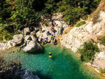 Gîte pour 5 personnes, avec piscine à Lélex