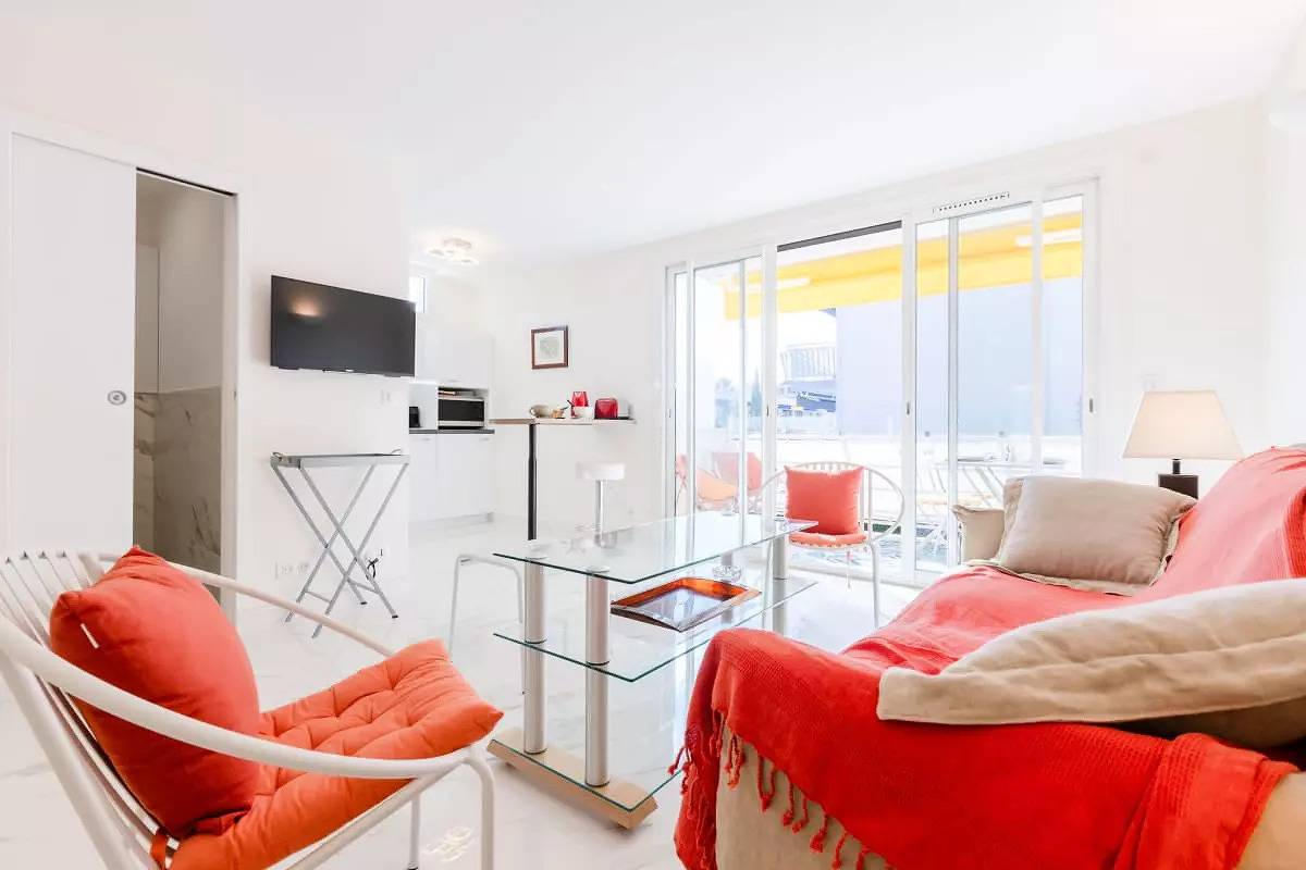 Appartement entier, 2P de style avec terrasse, domaine privé Palm Beach in Cannes, Côte méditerranéenne (France)