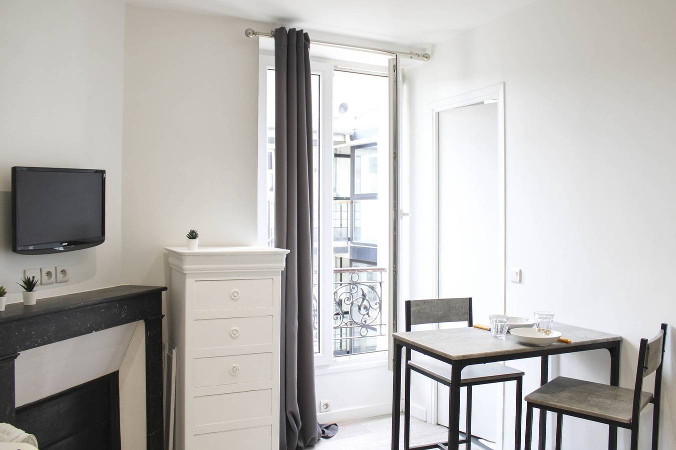 Ganzes Studio, Nice studio with Wifi 10 min walk from Paris in Clichy, Hauts-de-Seine