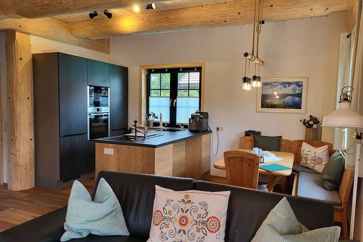 Hütte für 4 Personen, mit Terrasse und Garten sowie Pool und Sauna am Edersee
