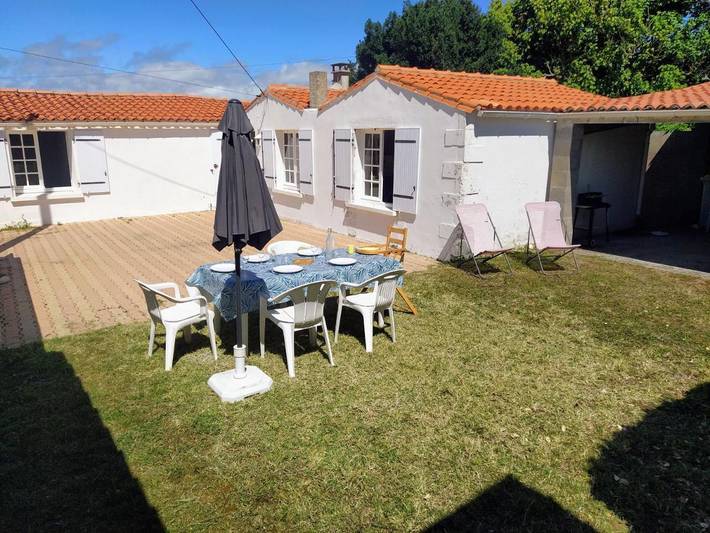 Location de vacances pour 8 personnes, avec jardin ainsi que terrasse et vue à Port-des-Barques - 4