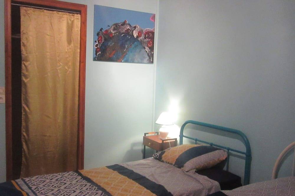 Jolie chambre indépendante dans une maison d'artiste in Mérigon, Parc naturel régional des Pyrénées ariégeoises