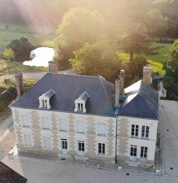 Gîte pour 20 personnes, avec piscine ainsi que jardin et terrasse à Mareuil-sur-Cher