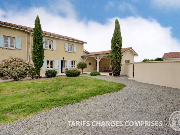 Holiday rental for 15 people, with garden in Loire