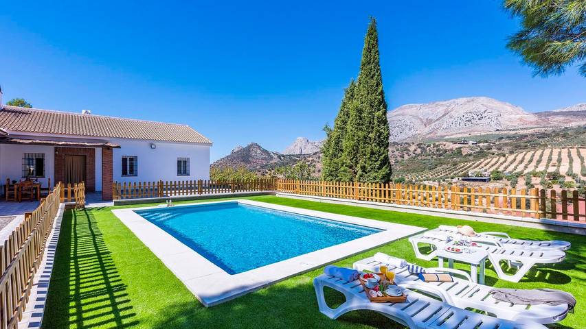Casa rural para 12 personas, con piscina y balcón/terraza en Álora