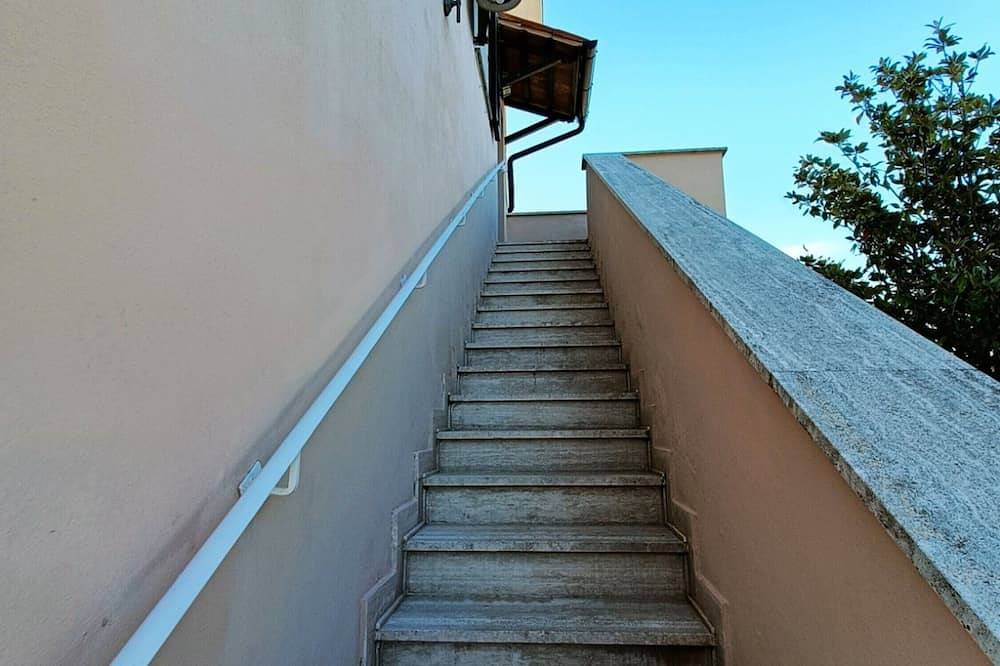 Apartamento entero, Apartamento 'Tenuta Marchesi Fezia - 7' con piscina compartida, Wi-Fi y aire acondicionado in Narni, Provincia de Terni