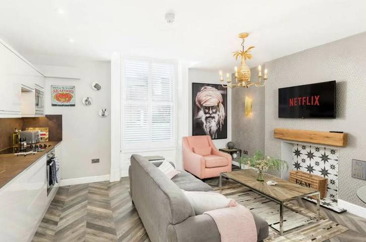 Chambre d’hôte pour 2 personnes, avec Balcon et Jacuzzi ainsi que Terrasse et Jardin à Stockholm