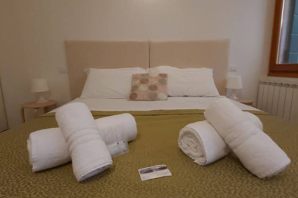 Room with private bathroom - Veneziacentopercento in Venise, Province de Venise
