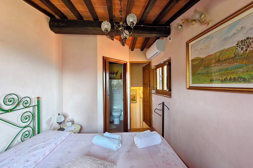 The Domo farmhouse and its ancient charm in Monsummano Terme, Province de Pistoia