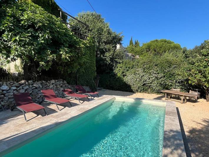 Location de vacances pour 7 personnes, avec vue ainsi que piscine et jardin à Labastide-de-Virac - 3