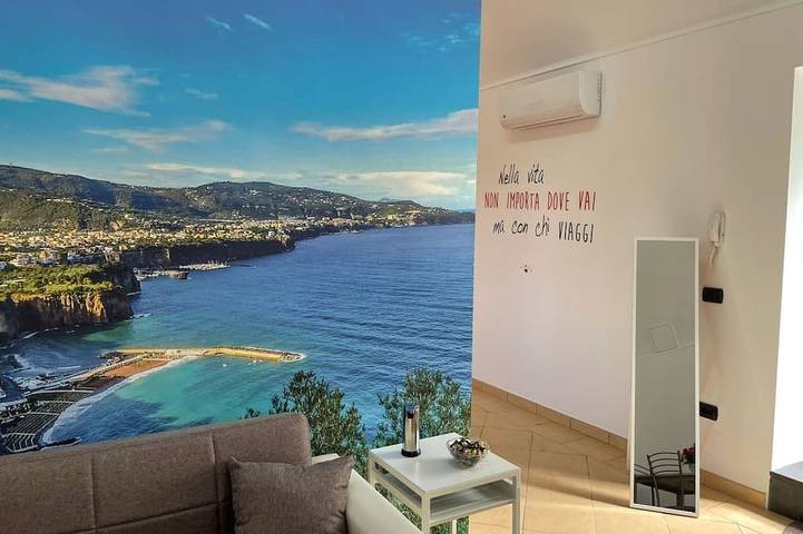 Apartamento entero, Sweet Sun Studio Apartment – Cozy Comfort Just Minutes from Sorrento ☀️🏡 in Meta, Provincia de Nápoles