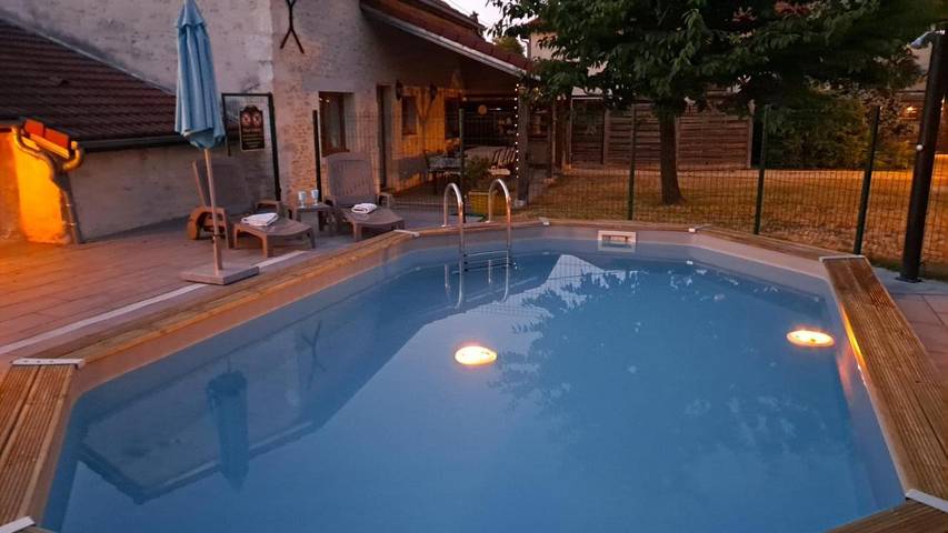 Location de vacances pour 6 personnes, avec Terrasse ainsi que Jardin et Piscine à Chaveignes - 2