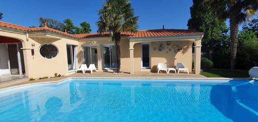 Maison d’hôte pour 3 personnes, avec piscine ainsi que vue et jardin à Le May-sur-Èvre