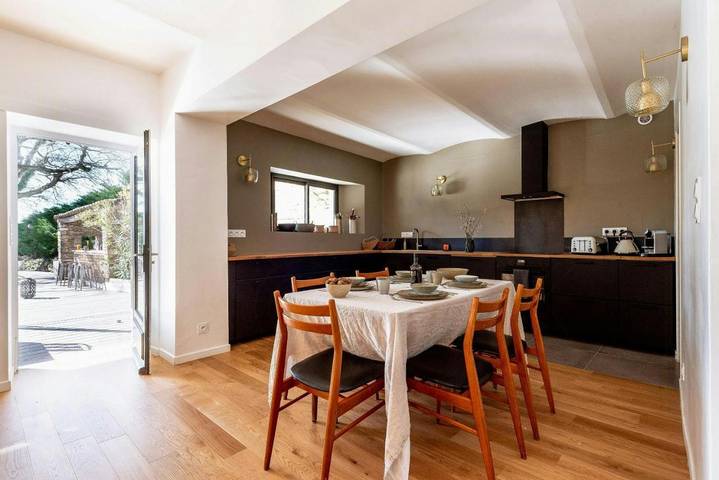 Location de vacances pour 10 personnes, avec jardin ainsi que terrasse et piscine à Roynac - 4