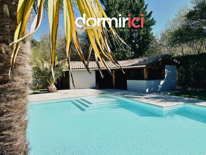 Location de vacances pour 4 personnes, avec Terrasse ainsi que Jardin et Piscine à Camarsac