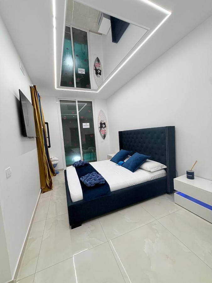 Double Room with Private Bathroom in Catania, Catania e dintorni