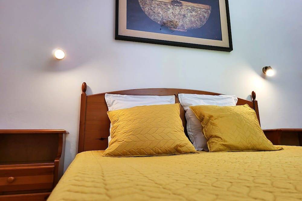 Entire apartment, F2 - Air-conditioned apartment for 2 to 4 people in Figanières, Draguignan region