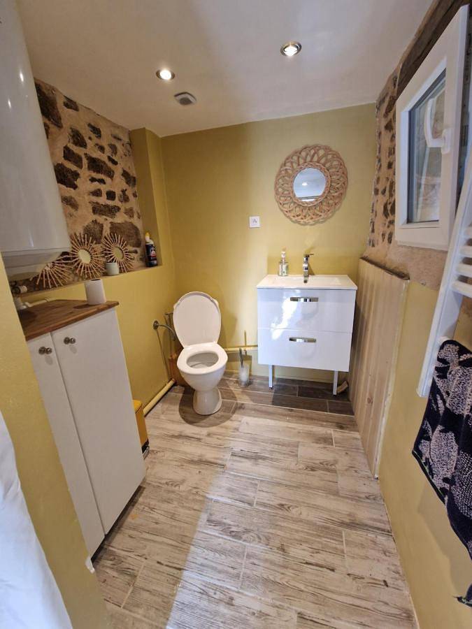 Location de vacances pour 4 personnes, avec vue ainsi que piscine et jardin à La Pommeraie-sur-Sèvre - 3