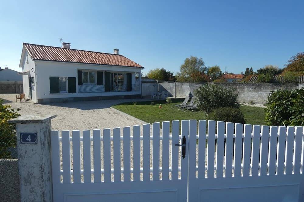 Holiday home in La Barre de Monts - Pets allowed, private parking - 6 people in La Barre-de-Monts, Vendée