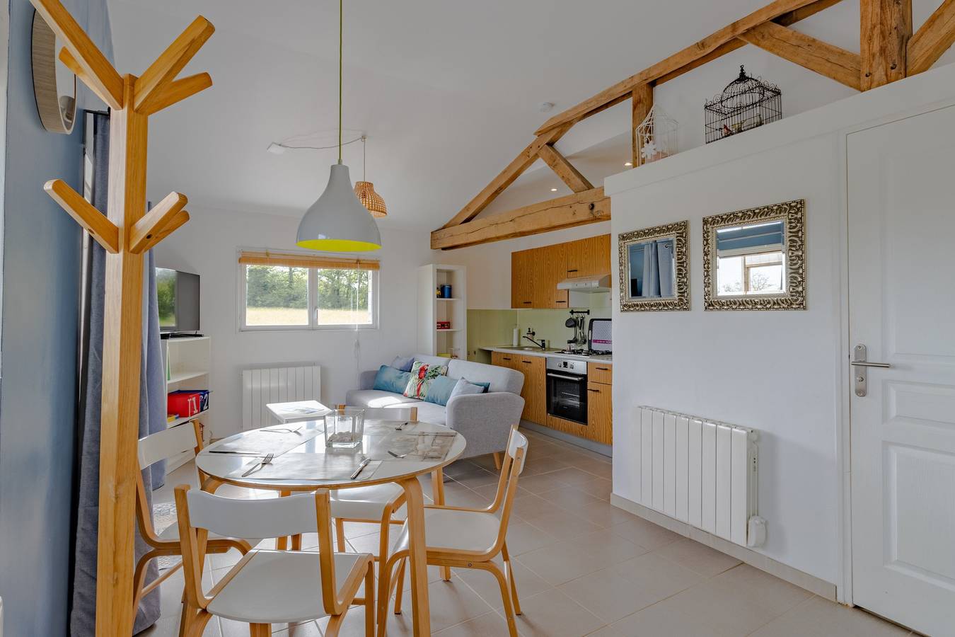 "Gîte Bellevue", avec piscine partagée, terrasse privée et Wi-Fi in Paulin, Périgord Noir