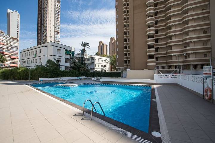Apartamento de vacaciones para 4 personas, con piscina, Se admiten mascotas en Benidorm