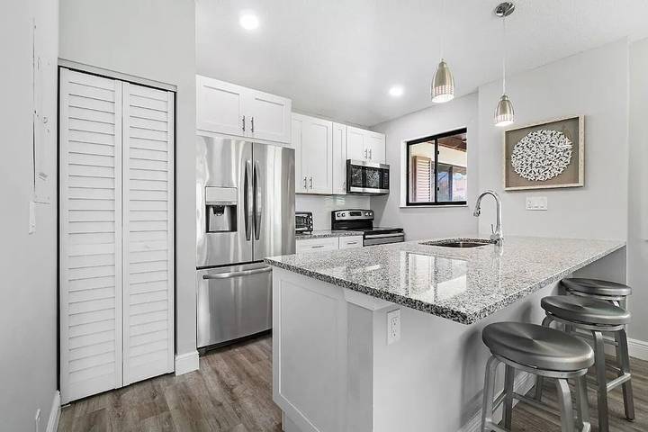 Vacation rental for 6 people, with yard and terrace as well as hot tub and pool in Palm Beach Gardens