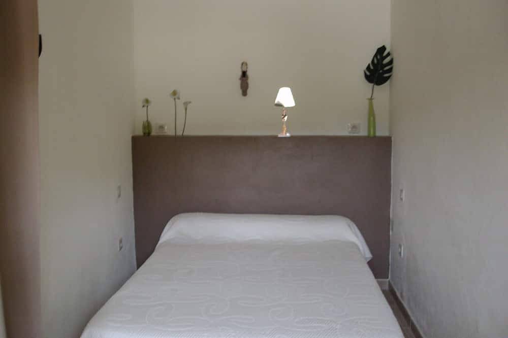 Appartement entier, Appartement aux portes des Gorges de L'Ardèche à 50 mètres de la riviére in Saint-Martin-d'Ardèche, Gorges de l’Ardèche