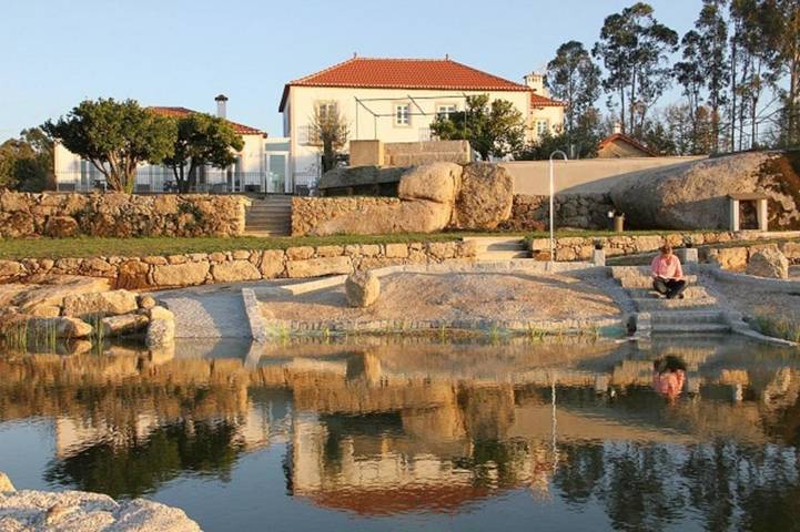 Alojamiento y desayuno para 2 personas, con Balcón y Terraza además de Jardín y Piscina en Espadanal - 2