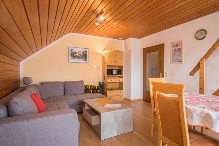 Ferienwohnung für 4 Personen, mit Balkon und Garten sowie Seeblick
