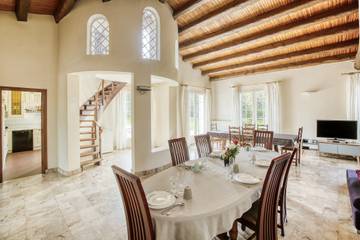 Location de vacances pour 12 personnes, avec terrasse et jardin à Mortagne-sur-Sèvre