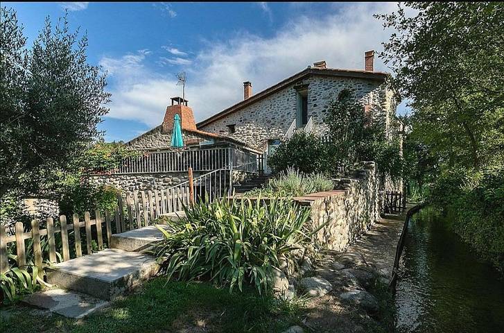 Location de vacances pour 4 personnes, avec vue ainsi que terrasse et jardin à Eus - 2