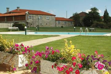Gîte pour 4 personnes, avec jardin ainsi que terrasse et piscine dans Boticas