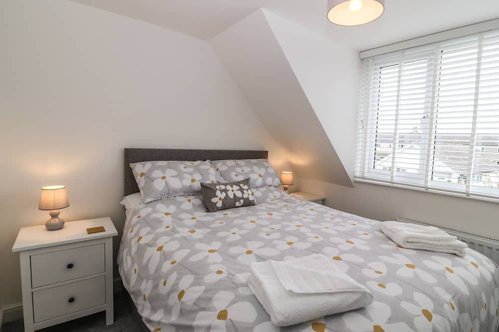 Bryn Derw Bach, with a garden in Moelfre in Moelfre, Insel Anglesey