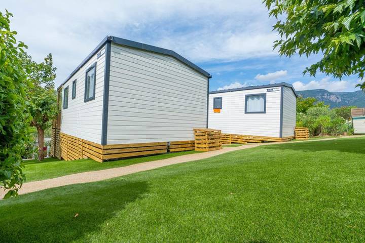 Location de vacances pour 2 personnes, avec Terrasse et Jardin ainsi que Bassin pour enfant et Piscine à Tourrettes-sur-Loup - 2