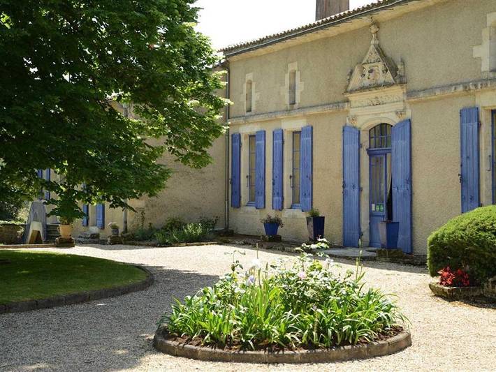 Gîte pour 2 personnes, avec Terrasse et Jacuzzi ainsi que Jardin et Piscine à Saint-Palais (Gironde)