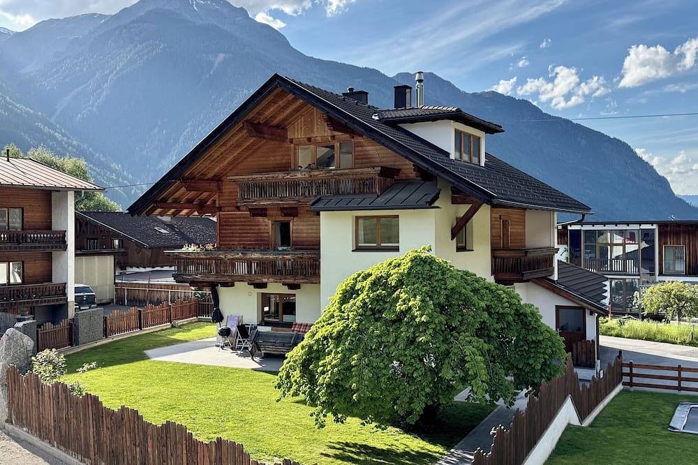 Großes Ferienhaus für bis zu 18 Personen mit offenem Wohn- und Essbereich in Stubaier Alpen, Umhausen