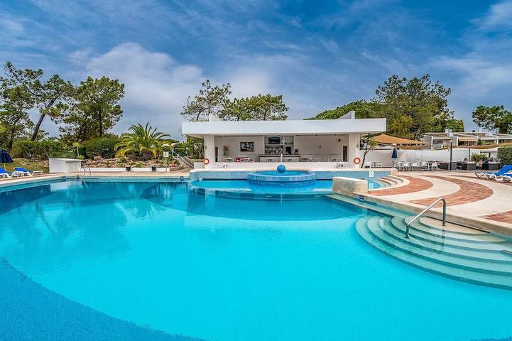 Apartment for 4 people, with pool and garden in Quinta do Lago