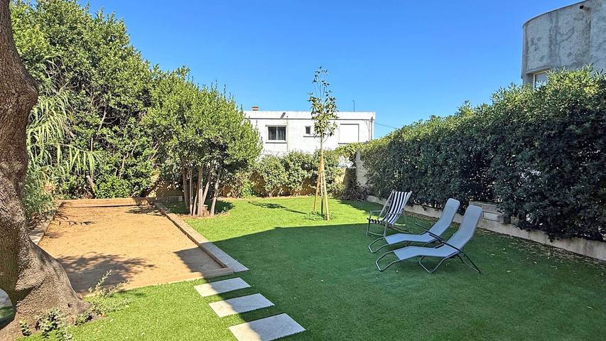 Location de vacances pour 5 personnes, avec jardin et terrasse dans Plage de la Nartelle