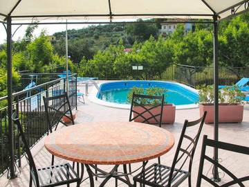 Ferienwohnung für 6 Personen, mit Garten und Pool in Imperia